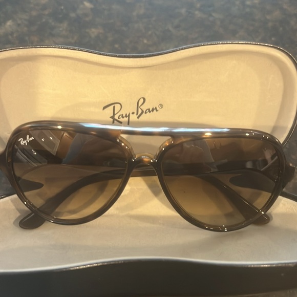 Ray-Ban sunglasses - Picture 2 of 9
